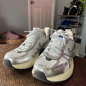 NEW NIKE V2K SNEAKERS